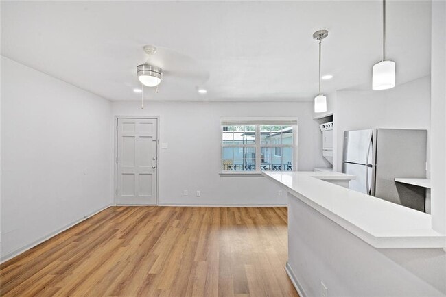 Primary Photo - 800 Heights Blvd