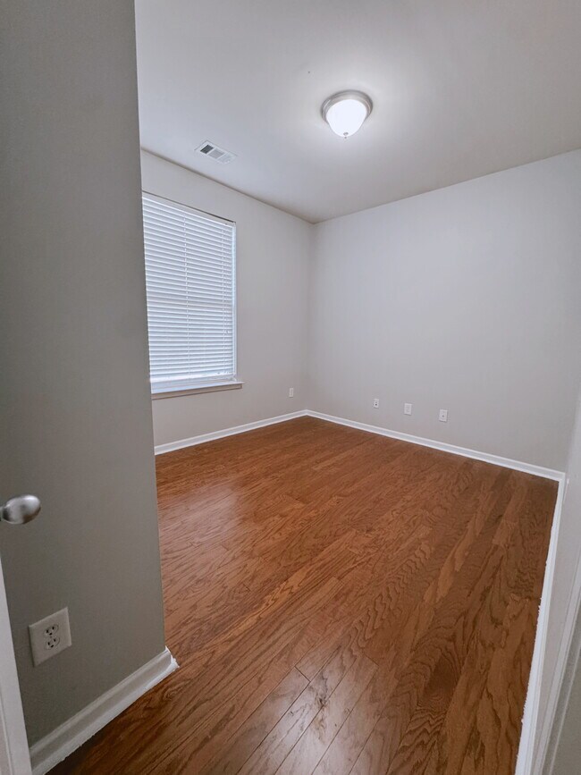 Building Photo - 6405 Southern Trace Dr