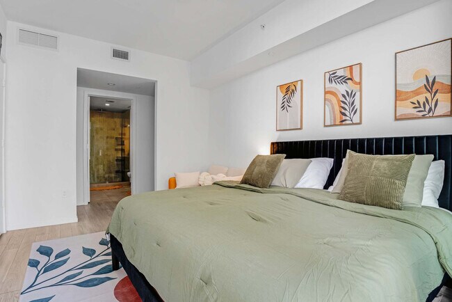 Building Photo - 404 NE 2nd Ave