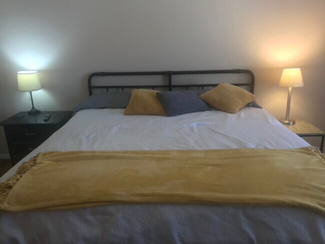 Building Photo - 4753 W Monterey St