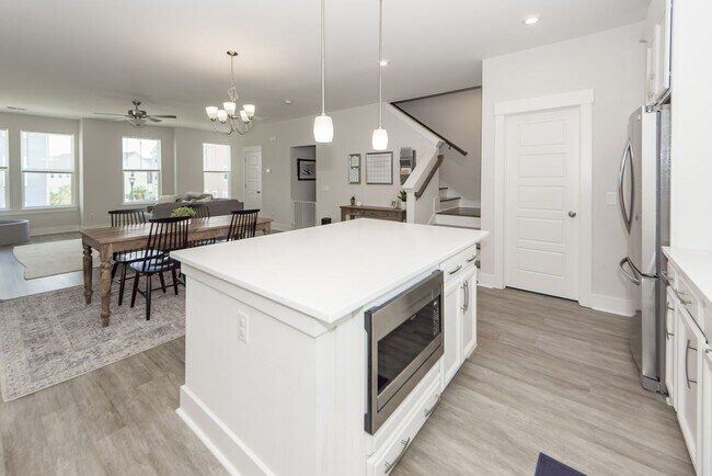 Building Photo - 3 Bedroom 2.5 Bath Single Family Home in Mixson