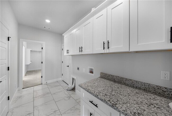 Building Photo - 1140 Hope St