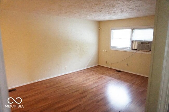 Building Photo - 3535 N Brentwood Ave