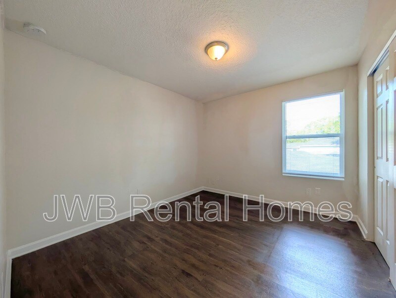 Building Photo - 8742 Cocoa Ave