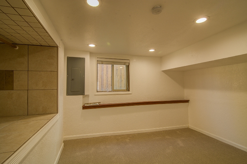 Building Photo - 512 N 79th St