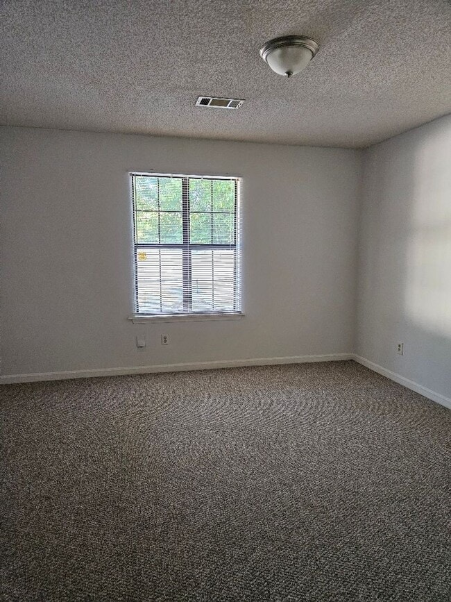 Building Photo - Cute duplex home
