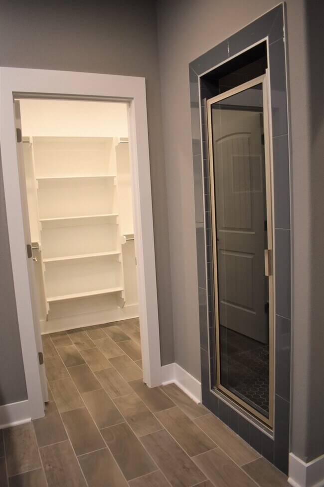 Building Photo - Luxurious 4 Bedroom, 3.5 Bathroom Home In Fayetteville, AR