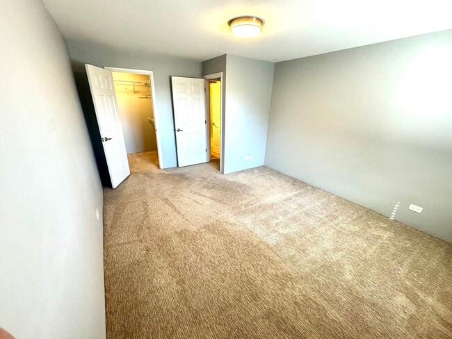 Building Photo - 4 Oak Creek Dr