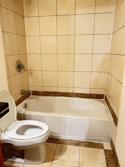 Building Photo - 118 Bates St NW