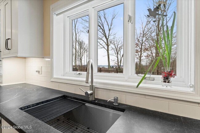 Building Photo - 7 Hill Rd