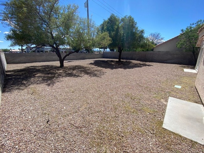 Building Photo - 3 bed, 2.5 bath, 3 car garage home in Nort...