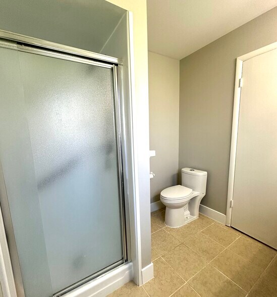 Building Photo - 537 Randall Dr