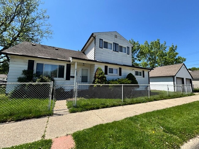 Building Photo - 8145 Lozier Ave