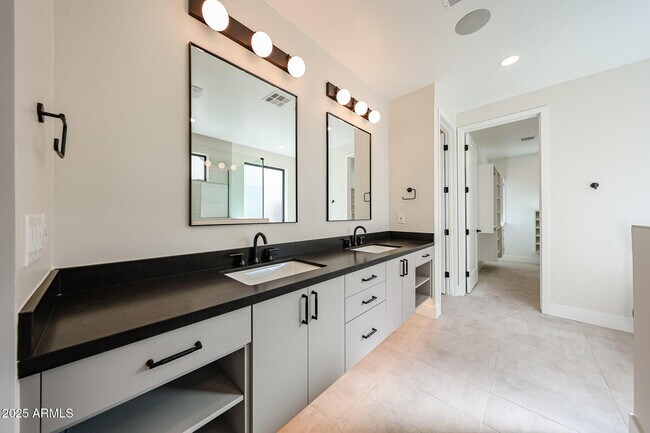 Building Photo - 6314 N 10th Dr