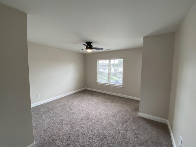 Building Photo - 2055B Cambria Dr
