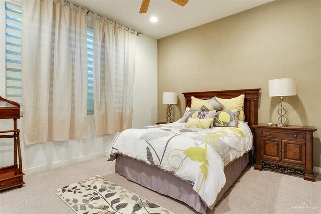 Building Photo - 15 N 43rd St