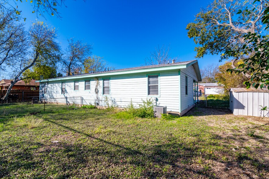 Backyard - 1007 S 3rd St