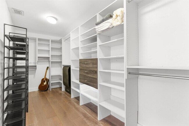 Building Photo - 8220 Hawthorne Ave