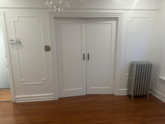 Building Photo - 157 E 40th St