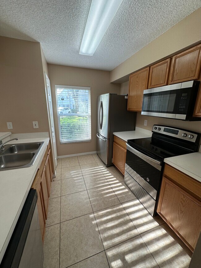 Building Photo - 7434 E Bank Dr