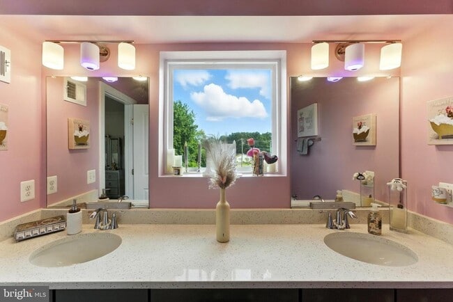 Building Photo - 406 Honeyberry Ln