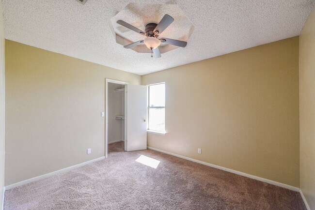 Building Photo - 3507 Christie Dr
