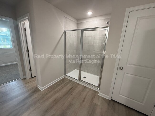 Building Photo - 2215 Cherry Creek Rd