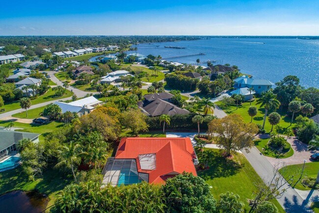 Building Photo - 2341 NW Bay Colony Ct