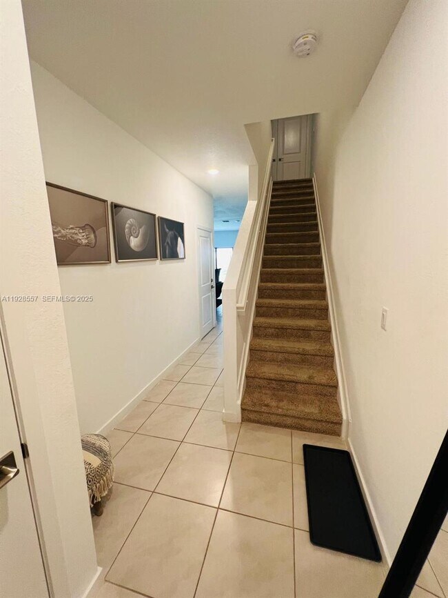 Building Photo - 711 SW 11th St