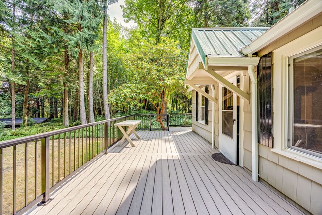 Building Photo - Charming 1-Bedroom Cottage Near Hood Canal...