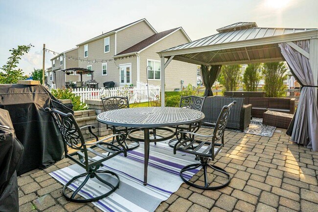 Building Photo - 123 Schellinger St