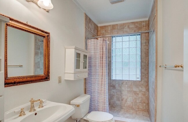 Building Photo - Executive 3/3 House in College Heights- $2,795