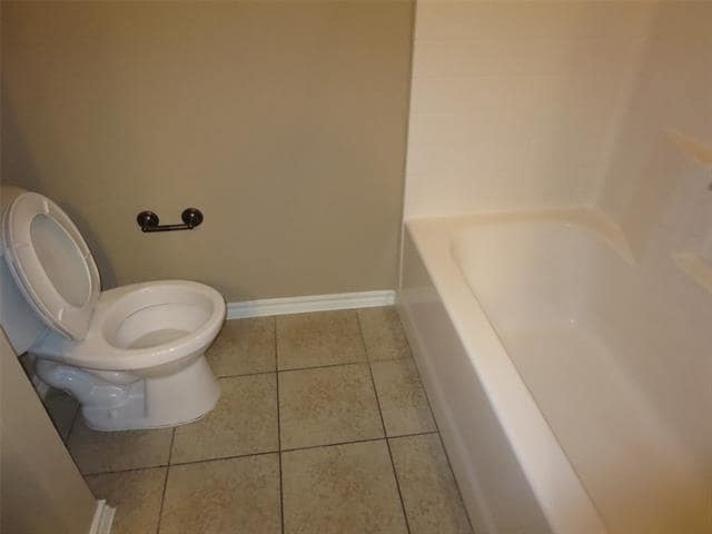 Building Photo - 1305 Ravenwood Dr