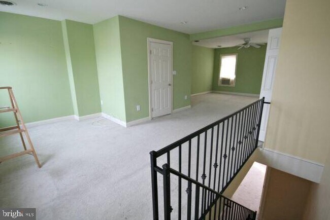 Building Photo - 219 Hermitage St