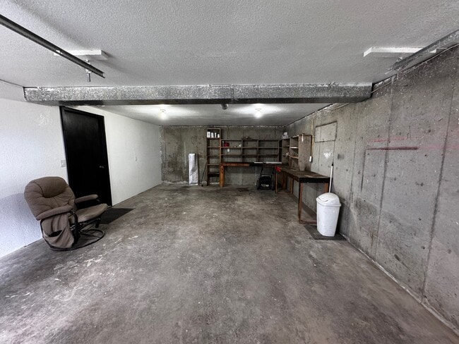 Building Photo - 1040 Jade Dr