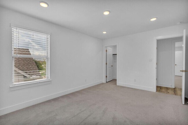 Building Photo - 1304 Brescia Walk