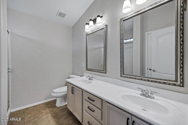 Building Photo - 2943 E Mead Dr