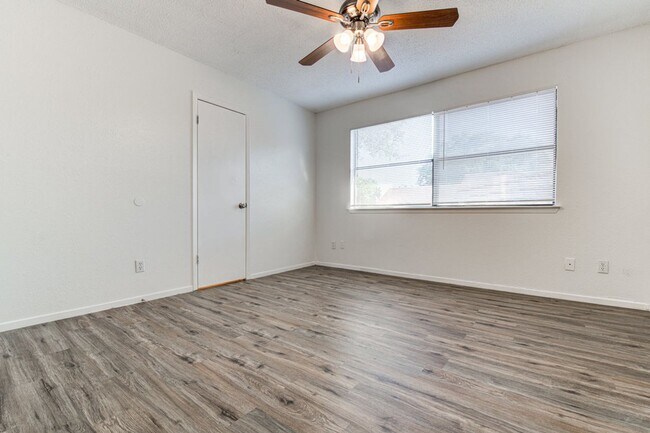 Building Photo - 2900 Jadewood Ct