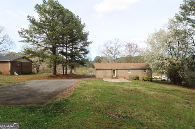 Building Photo - 16 Woodberry Dr