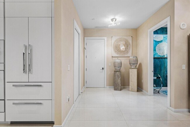 Building Photo - 200 SE Mizner Blvd