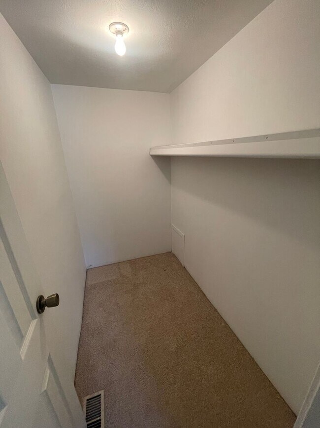 Building Photo - 7964 Covington Ave