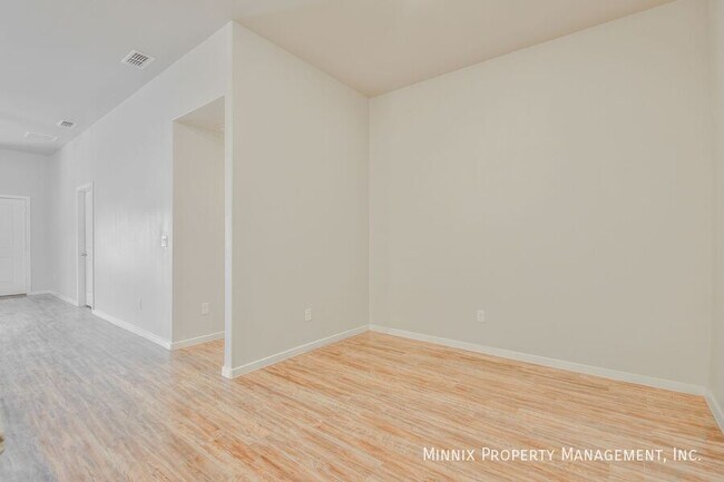 Building Photo - 2012 Kenwood Ave
