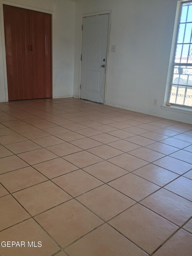 Building Photo - 3415 Wickham Ave