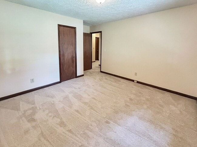 Building Photo - 2491 Annandale Dr