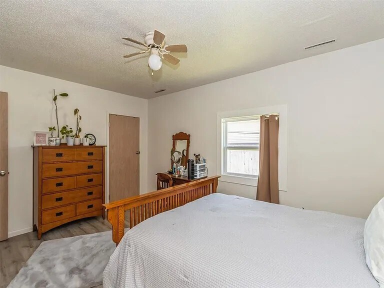 Building Photo - 320 S 4th St