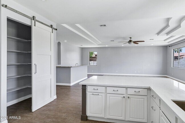 Building Photo - Gilbert 4 Bed & 3 Bath on HUGE LOT - Acre+...
