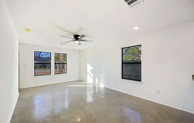 Building Photo - 545 Delmar St