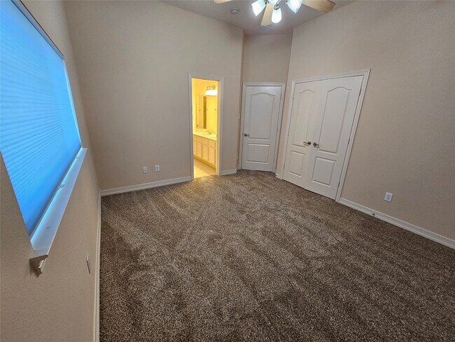 Building Photo - 3218 Waters Edge Dr