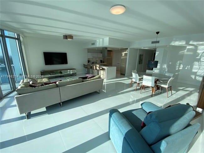 Building Photo - 17301 Biscayne Blvd