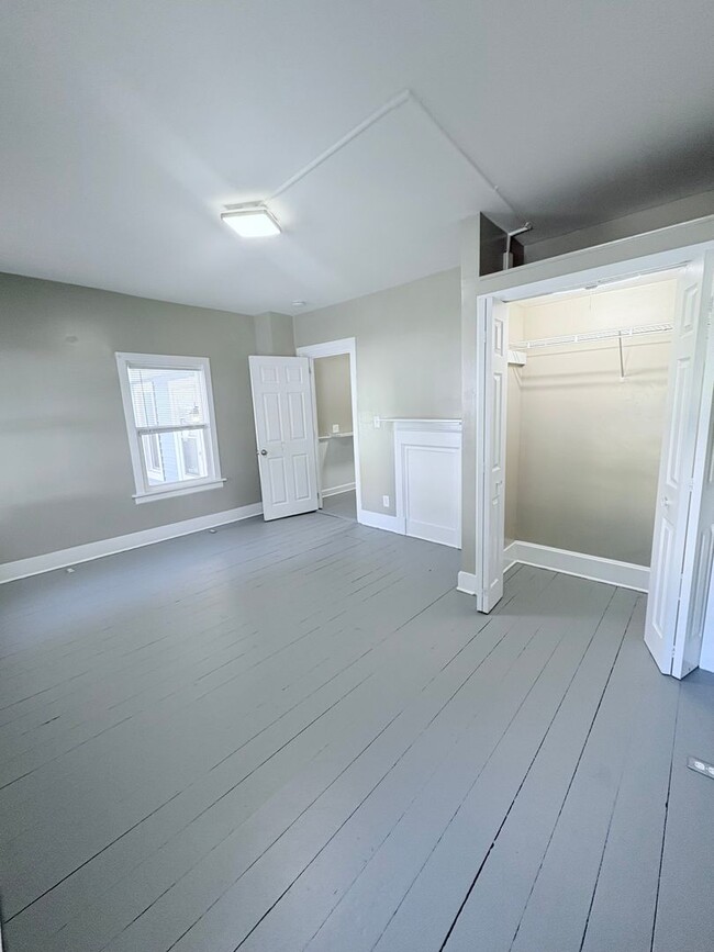 Building Photo - Charming 3BR 1BA Home w/ Sunroom • Stainless Kitchen • Yard w/ Fire Pit in Delaware